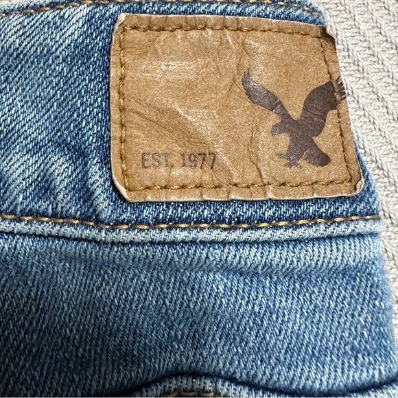 American Eagle distressed jeans, size 2 extra long, straight stretch - Picture 4 of 9